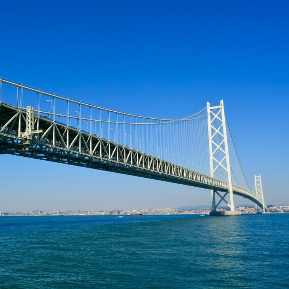 昼の明石海峡大橋