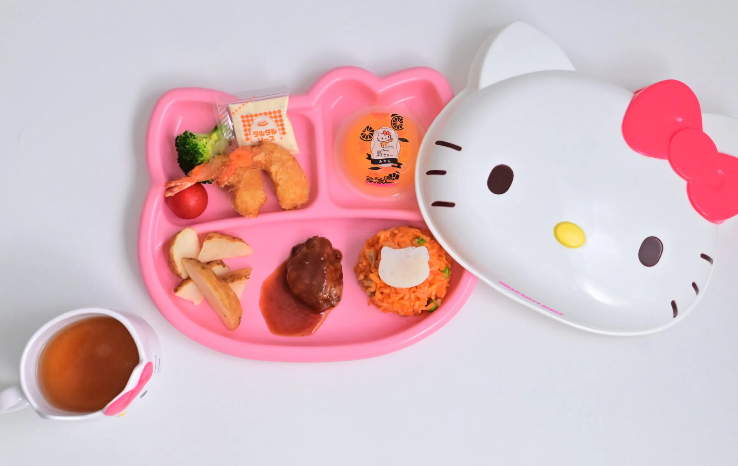 キッズメニューのリニューアルでカワイイがいっぱい! HELLO KITTY